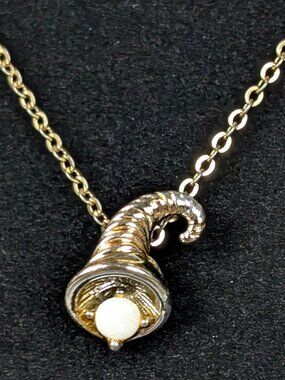 Vintage Dainty Cornucopia Moonstone Pendant Necklace